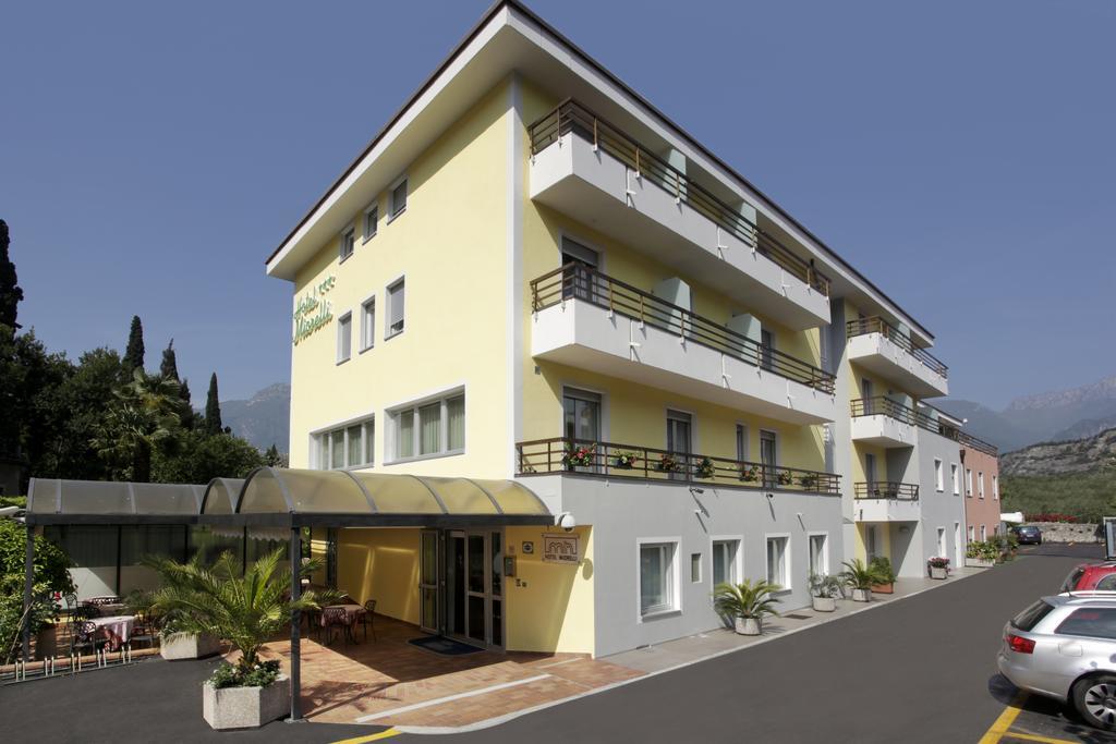 Hotel Miorelli Torbole Sul Garda Екстер'єр фото