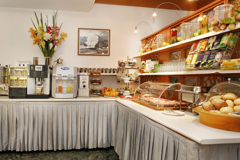 Hotel Miorelli Torbole Sul Garda Екстер'єр фото