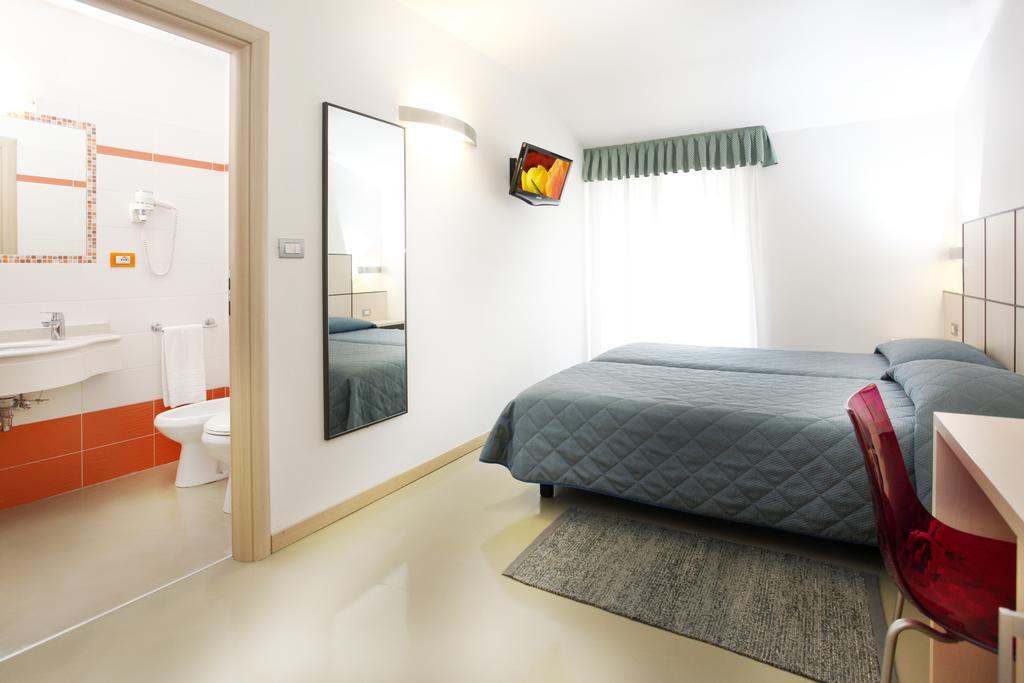 Hotel Miorelli Torbole Sul Garda Екстер'єр фото