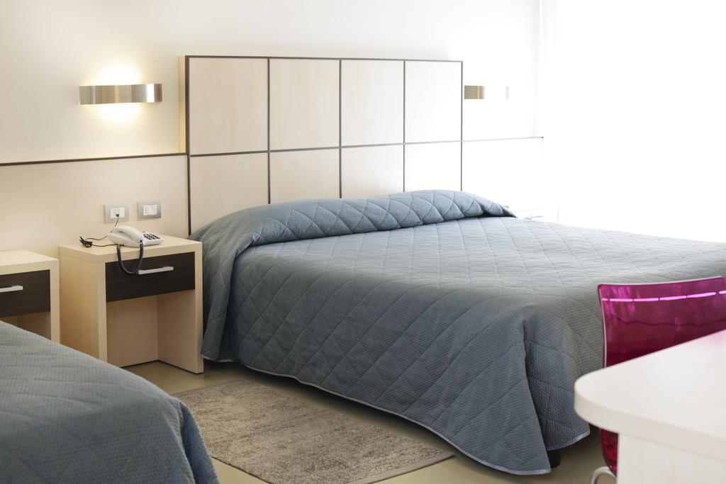 Hotel Miorelli Torbole Sul Garda Екстер'єр фото