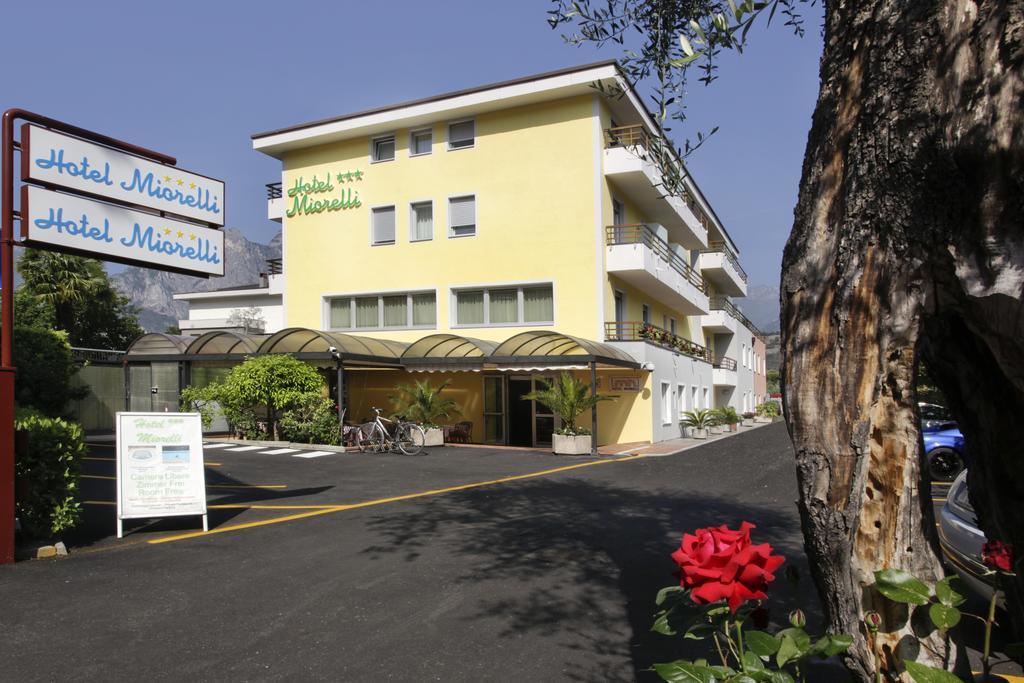 Hotel Miorelli Torbole Sul Garda Екстер'єр фото