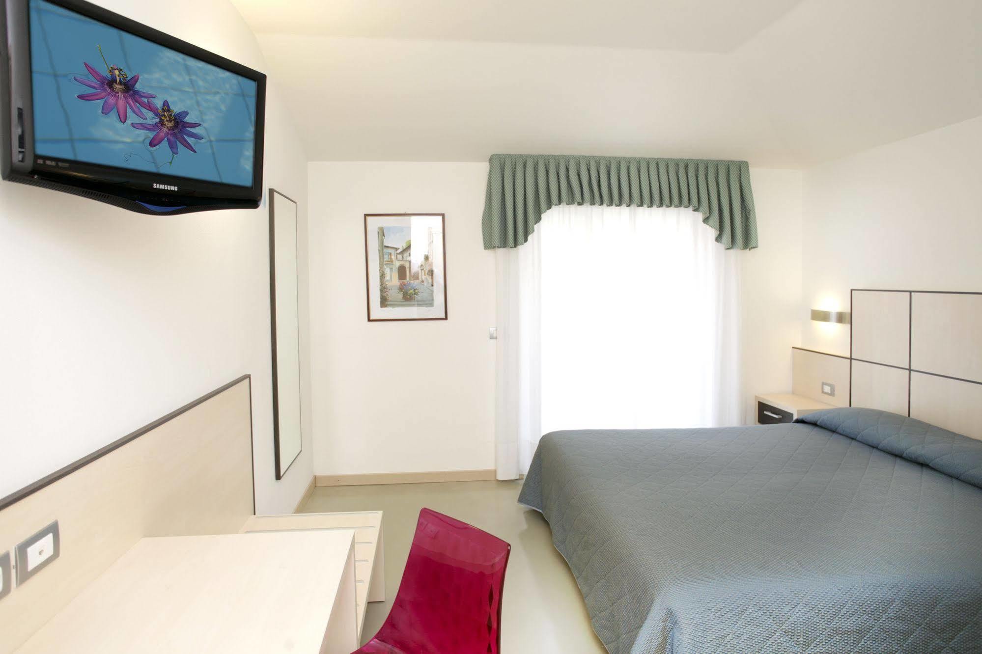 Hotel Miorelli Torbole Sul Garda Екстер'єр фото