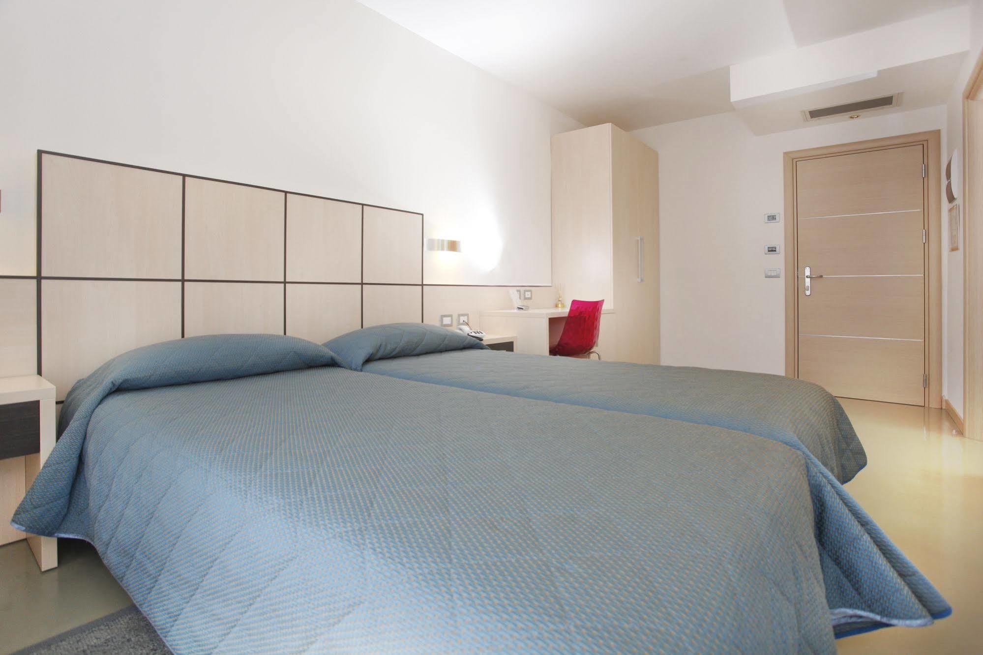 Hotel Miorelli Torbole Sul Garda Екстер'єр фото