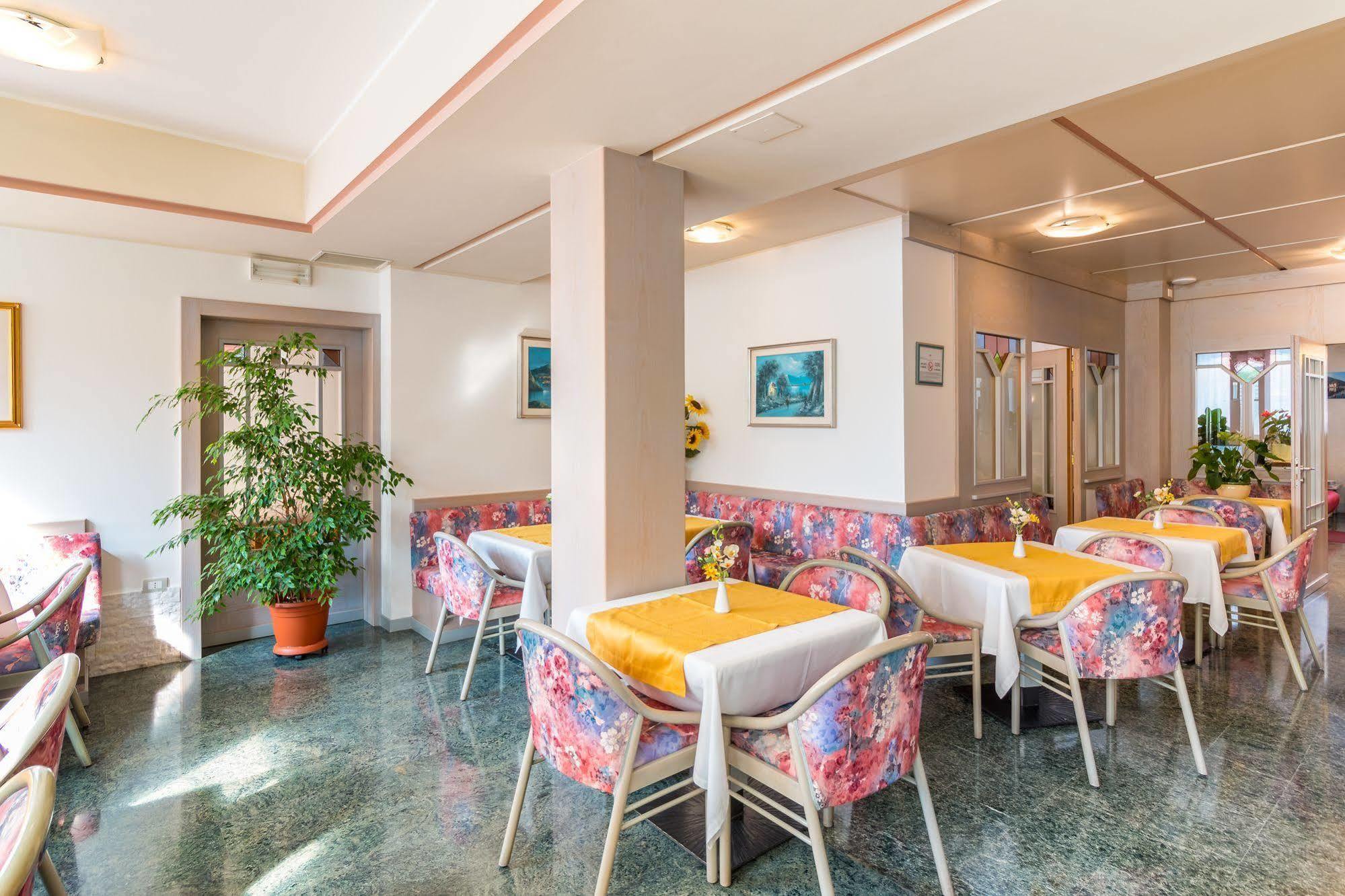 Hotel Miorelli Torbole Sul Garda Екстер'єр фото